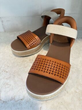 “Bobs” Sun Ray Step Aside Slip-Ins Sketchers Platform Leather Sandals 8 #114415